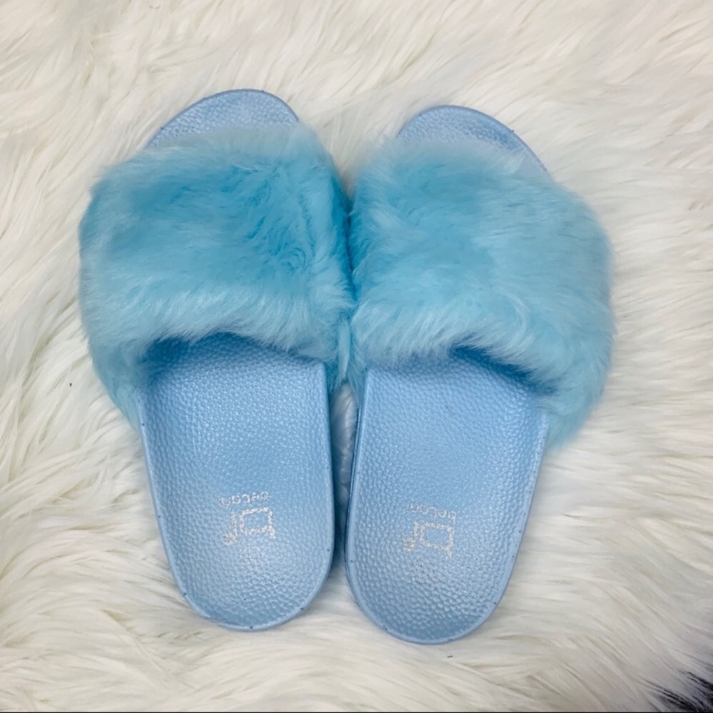 🔥Blue Faux Fur Slides - Picture 3 of 5